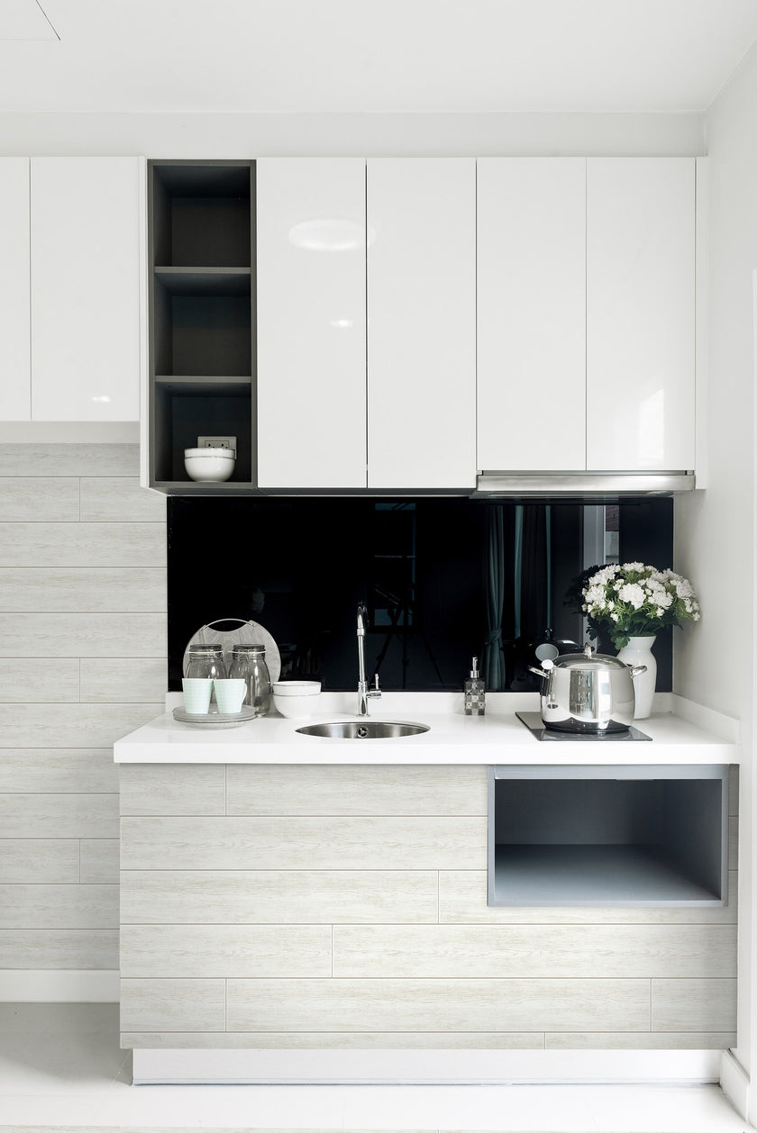 GW1002 White Shiplap Peel & Stick Wallpaper Roll 19 in. x 18 ft. Off White