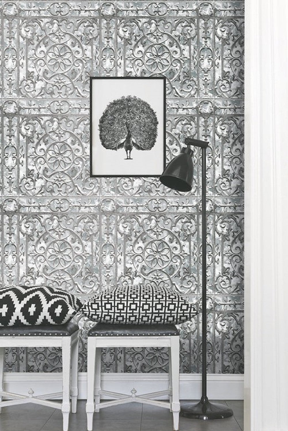 Grace & Gardenia G05C8002 Gray Painted Iron Garden Gate Wallpaper